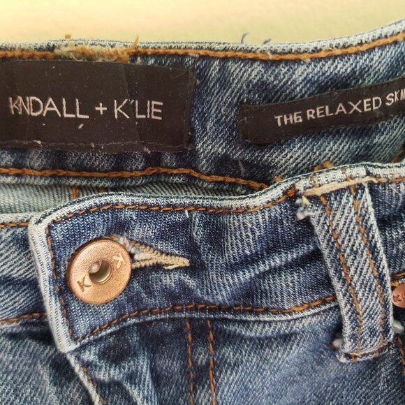 Ladies Size 11 Bundle Outfit - Kendall + Kylie Skinny Jeans, No Boundaries Tank - Picture 3 of 8